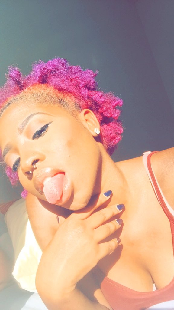 iNoa_girl's tweet photo. "Only light skin girls can". Hunty, You do what you want when you're brown skin and poppin #ImAfairyPrincess 💜💅🏾 https://t.co/N3lsOd9F8z
