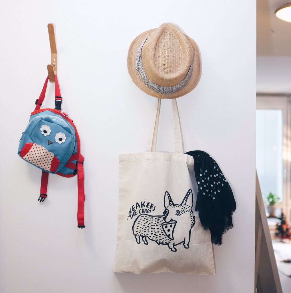 Treats ✔️
Backpack ✔️
Corgi tote bag ✔️✔️✔️
Available at sneakersthecorgi.com! Free shipping on orders $15+.