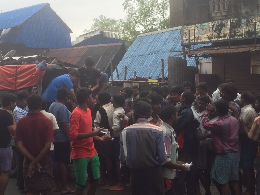 chandan_bharath's tweet photo. #ChennaiRainsHelp https://t.co/YwTDDWvbCc