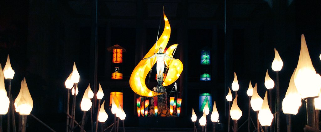 ayafernandez_'s tweet image. Someday makakapag papicture din kami sa'yo with no fears ☺️⛄️🎄💡

#PagIilaw2015 #Oble