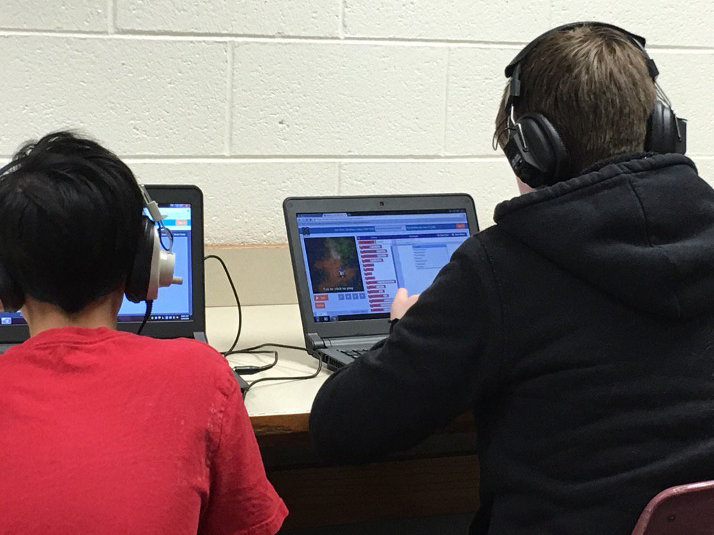 Lkterry1's tweet photo. Writing code!!!!
#LCPSfarmwell #HourOfCode https://t.co/TbGoFCzfrN