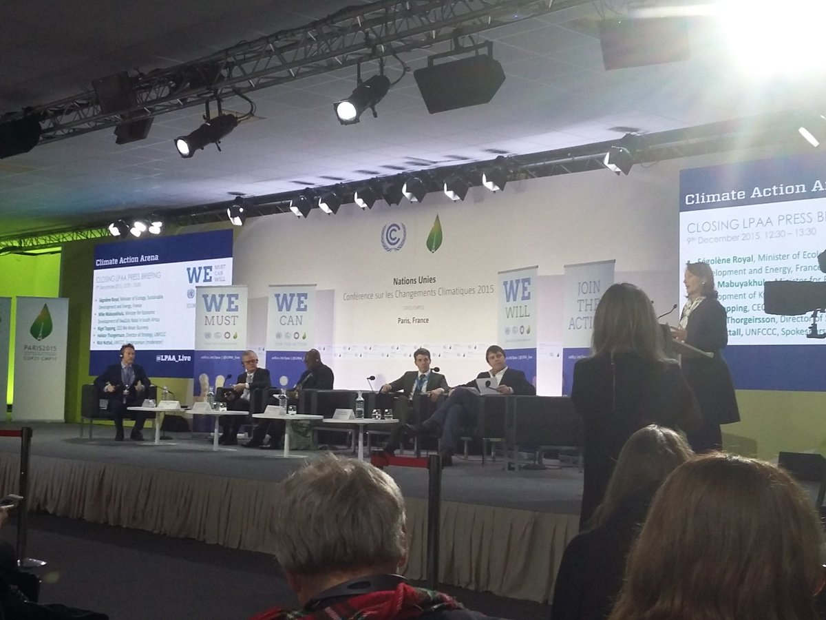 JudithJaku's tweet photo. Dernière conf de presse du #LPAA #COP21: l'ampleur de l'action de tous contre le #Climatechange @RoyalSegolene https://t.co/6mo2hvoXWl