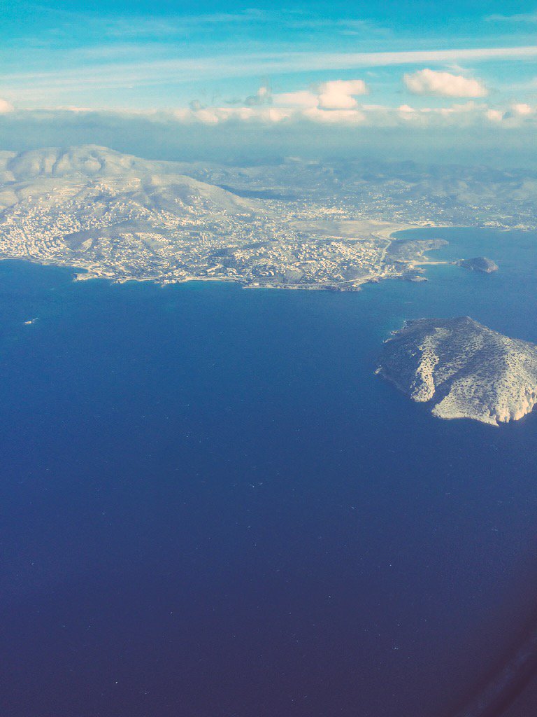 Mandi_Explores's tweet photo. Flying over Iran's mountains and then Greece's islands b4 landing in Athens #rvisionaries #rvismun https://t.co/Vyl1fdwQ3j