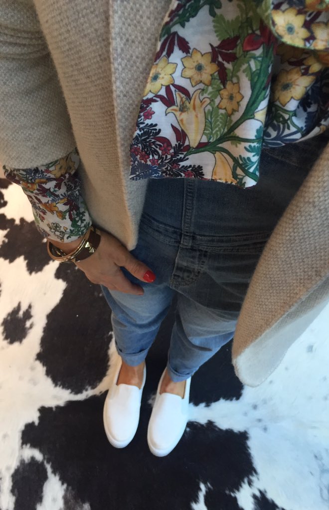 mrsstylistLDN's tweet photo. Today I'm wearing @Gap @ZARA @massimodutti #dungareestyle #ootd https://t.co/RVAtGPZTcE