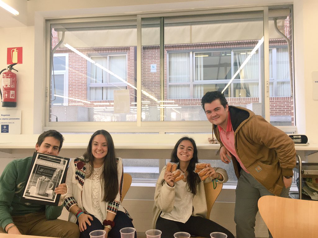 UFVColegioMayor's tweet photo. Estamos en la cafetería del CM y la Uní. #Chocolatadasolidaria .De 13:00 a 15:00. #encuentroCM #cmfv @ufvmadrid https://t.co/g746KtOUsG