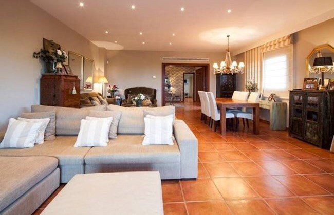stuzi_pants's tweet photo. Luxury #CapMartinet #ibiza town sea view villa now 10% off early bookings https://t.co/09xyN1u1xj #Ibiza2016 #Xmas https://t.co/6388NctsAV