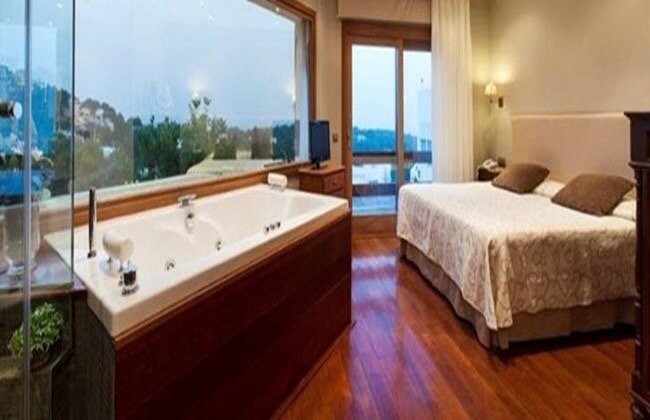 stuzi_pants's tweet photo. Luxury #CapMartinet #ibiza town sea view villa now 10% off early bookings https://t.co/09xyN1u1xj #Ibiza2016 #Xmas https://t.co/6388NctsAV