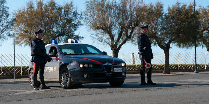 Con auto rubata forzano posto di blocco a Montalto di Castro lazio24news.net/2015/12/09/con…