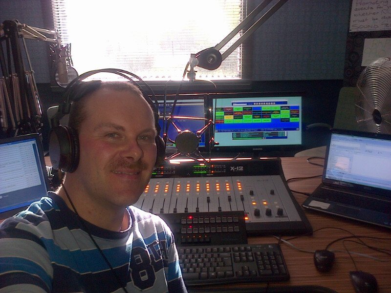 StevenTaylorSA's tweet photo. On air now 3 - 6pm across #CapeTown on @RKPFMza 102.7FM or listen at https://t.co/l6nxLc8VvC. Call in 021 762 5190. https://t.co/kOmj2GlBqO