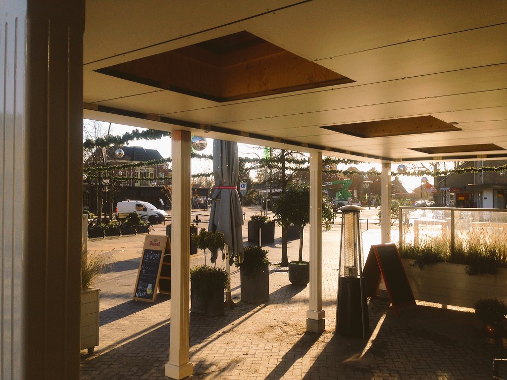 4ameland's tweet photo. Het afwerken zal volgende week beginnen. #serre #horeca #terras #veluwe #biertuin @SmidsePub https://t.co/1KLFoyzSXF