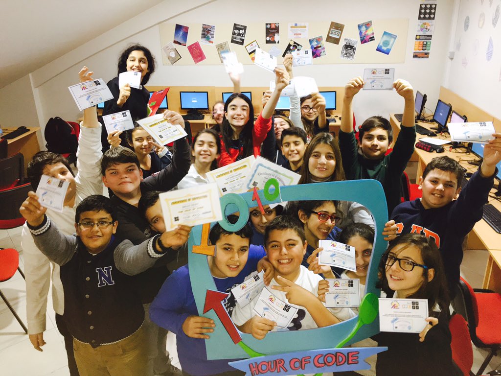 esrabulbull's tweet photo. Arel Koleji Hour Of Code etkinliği kapsamında Minecraft ve Starwars ile kodlar yazdı !!!! #areltech @ed00can https://t.co/F6xQtBMzUs