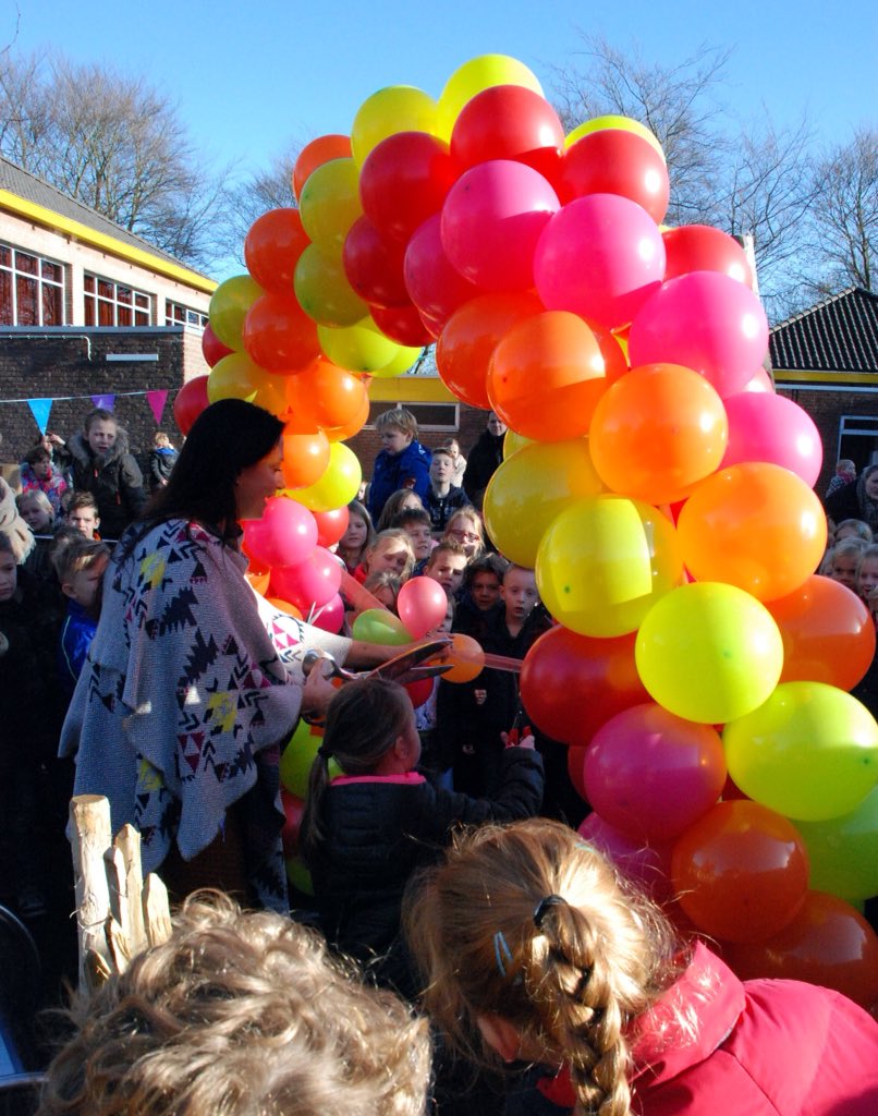 Het gezonde schoolplein van De Bussel is feestelijk geopend door wethouder Hanne v. Aarts!