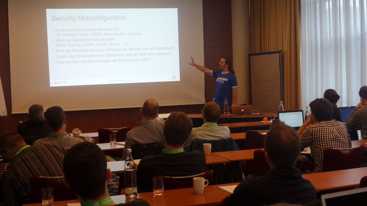 JavaESummit's tweet image. @ArneLimburg erklärt "Security im Enterprise-Umfeld". #wissenteilen #JavaEnterpriseSummit #JavaESummit