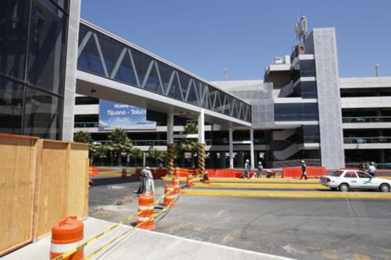 MarinorMX's tweet image. Inicia operaciones el puente peatonal #TijuanaSanDiego wp.me/p5TzAc-beP