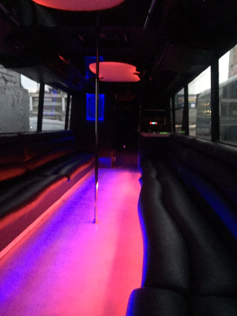 PrivateBusMx's tweet photo. #felizmiercoles aprovecha y conoce @PrivateBusMx tel 59901892 festeja en movimiento https://t.co/Wfh2JHuVLz