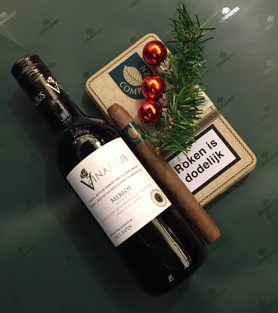 COMPAENCIGARS's tweet photo. #Kerst , nog #15 nachtjes slapen !!!! https://t.co/bcHQYRWSpo