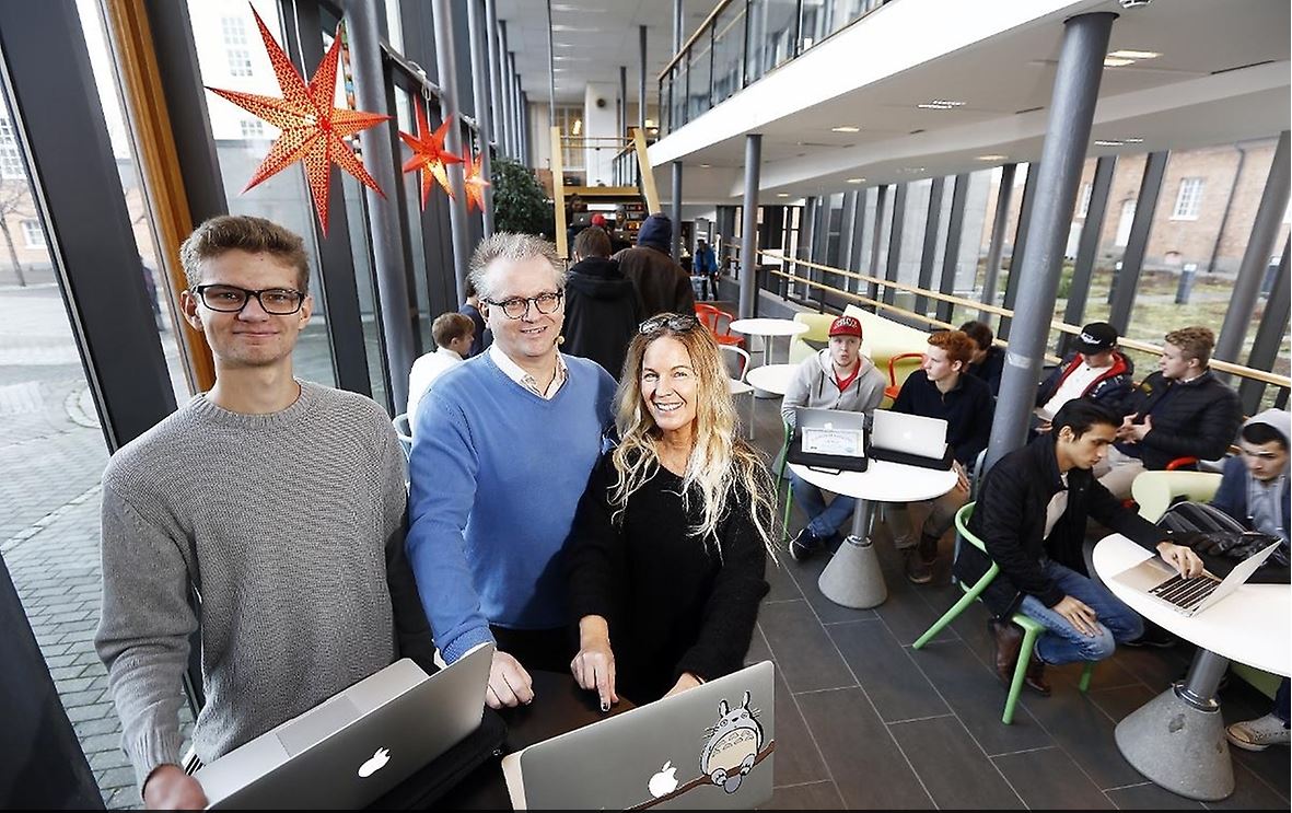 Strengnas's tweet image. Dataprogrammering och #anhourofcode på @thomasgymnasiet i @strangnaskommun - PLUS på strengnastidning.se