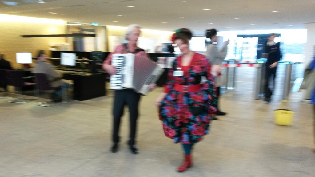vcutrecht's tweet photo. De muziek en het onrvangstcomite zijn er klaar voor #wmu15 https://t.co/U76VTNQbeS