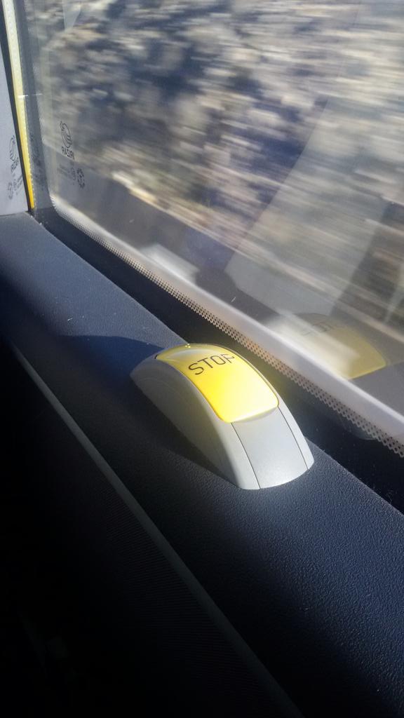 albaclierta's tweet image. 2.5/8.5 h de viaje superadas con esto a unos cm de mi mano ¿Para qué servirá? 😈 #dontpressthebutton #tentacion