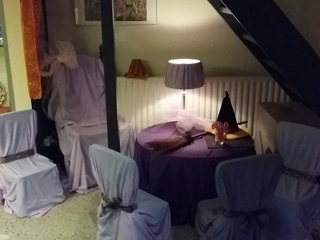 Vertelhoek verhalenmiddag is klaar. Nu alleen nog onze vertelster en luisterende kinderen. Kom ook as. zat. middag!