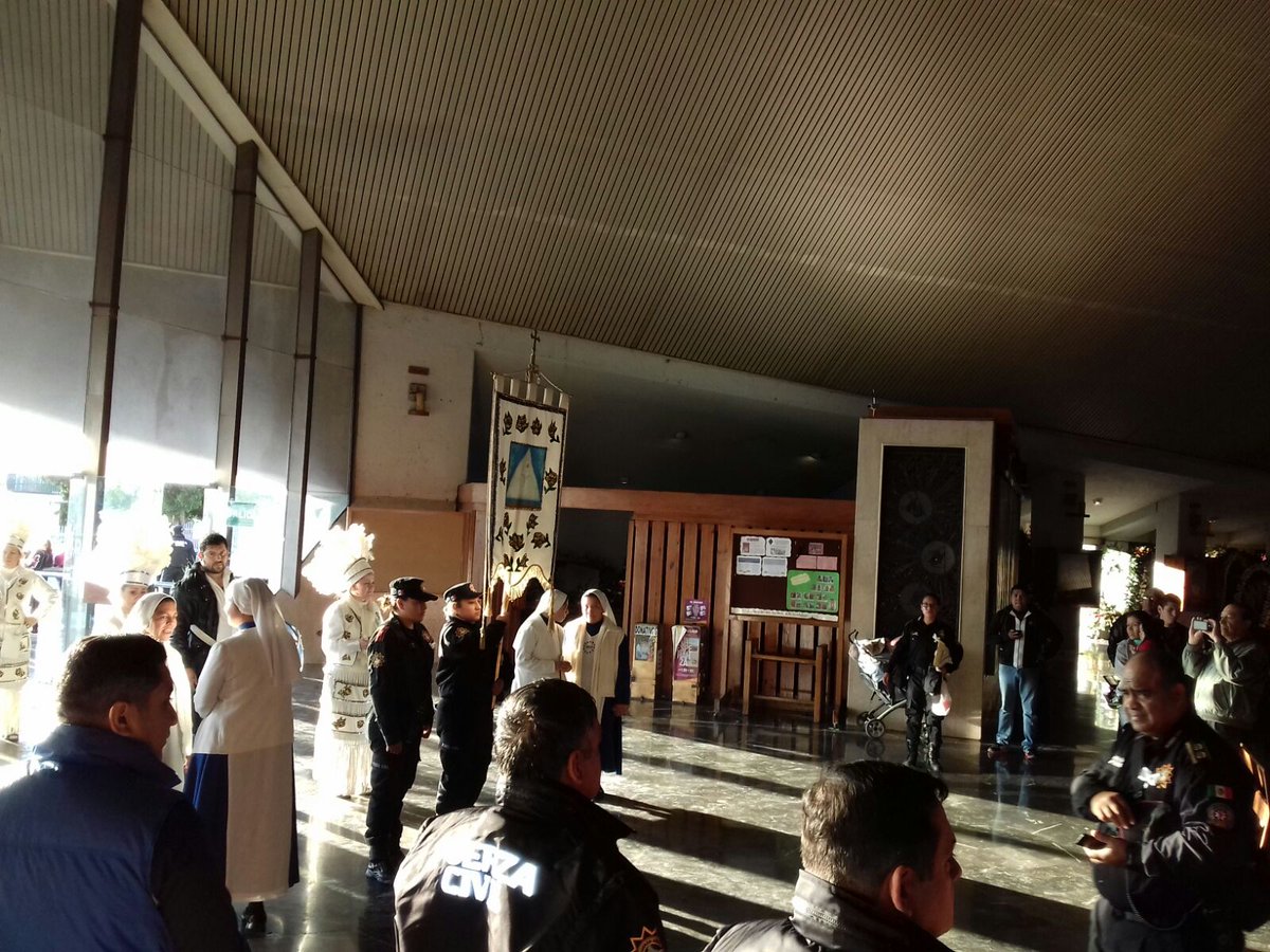 Elementos de Fuerza Civil con dirección a la Basílica de Guadalupe