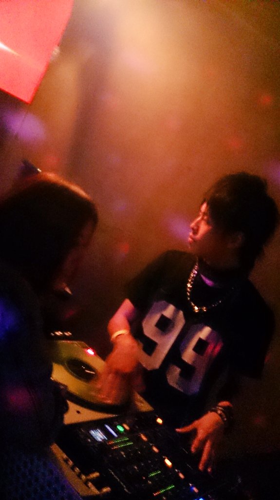 mitsu969696's tweet photo. DJ HISASHI 時代からずっと見てきてた♪今じゃ自身のイベント団体の代表👏
色んな事がいっぱいあったし喧嘩もしたなぁ😂嫌われてるのかなーなんて思った時期もあったけど俺がしてきたことは間違ってなかったと思ってる💮がんばれ👊 https://t.co/tH0AuPRd1g