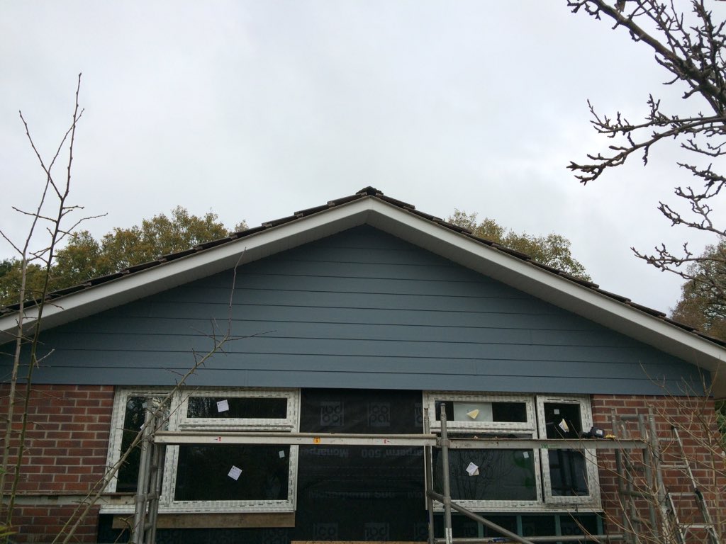 sparky0778's tweet photo. Front gable now cladded looking good!! https://t.co/dsncrjscdT