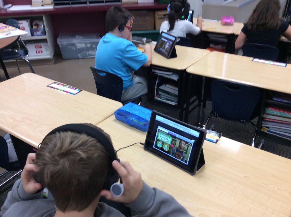 jdekker6's tweet photo. We are programming with Elsa, Star Wars, and Minecraft https://t.co/xxiij0ARRf