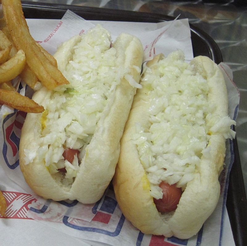 EaterMontreal's tweet photo. Montreal's essential hot dogs, mapped. https://t.co/20AvrsSgph https://t.co/qcXXqd858u