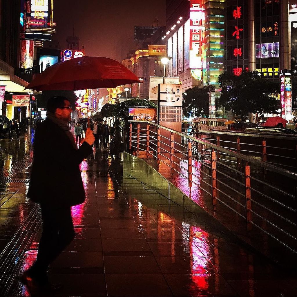 MartinRouleau1's tweet photo. Night stroll on Xizang middle road in dynamic Huangpu District of Shanghai | #rainy #jetla… https://t.co/daMPpFFGS6 https://t.co/YS5RjkmM5C