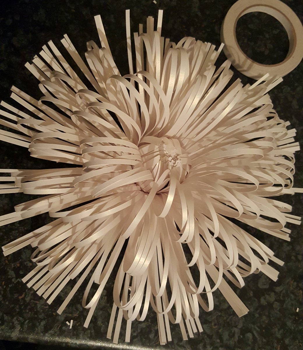 WPFlowerDesign's tweet image. Beautiful center- Beautiful Flower!!!
#paperflowers #weddingflowers #decor #winterwedding #paperflowerdecorations