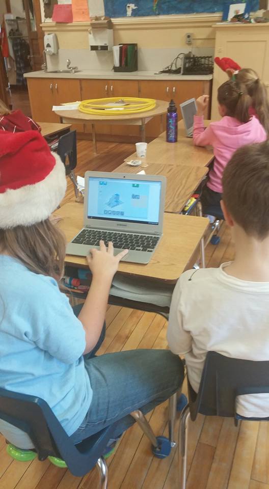 RoomOne2's tweet photo. Room one enjoying #hourofcode @NewDundeePublic @wrdsb #lightbox https://t.co/0m65ewHPmt