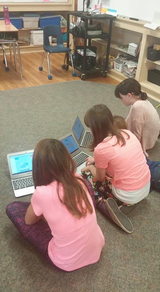 RoomOne2's tweet photo. Room one enjoying #hourofcode @NewDundeePublic @wrdsb #lightbox https://t.co/0m65ewHPmt
