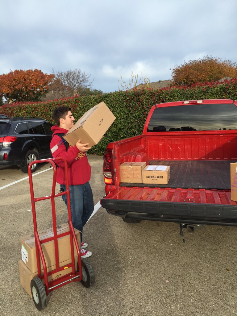 PEARCEDECA's tweet photo. Spreading holiday cheer to our friends at Dobie Elementary. #200+books #100+presents @TexasDECA @DECAInc @decapaw https://t.co/Gr77iSShQH