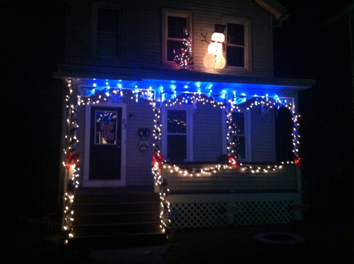 DeesDaMan's tweet image. tori, Dante, Deven, Adrria, Darryl Jr, Taylla

                   CHRISTMAS LIGHTS!!!!