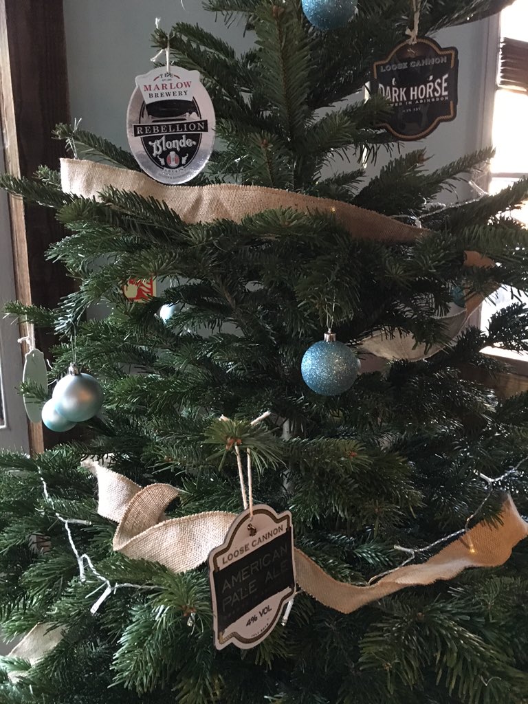 That's our kind of Christmas tree.  <a href="/LooseCannonBeer/">Loose Cannon Brewery</a> at @TheChesterOx4 - great pub great beer selection too