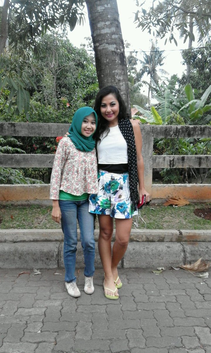 yasmienshafira's tweet photo. With tante diana #CDLTM2  @CintaDiTajMahal https://t.co/qocU1ZvpDj