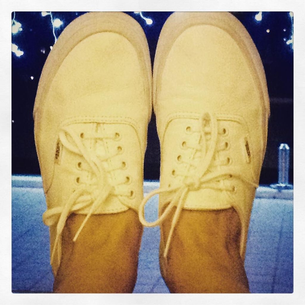 TheCaringTimes_'s tweet image. New work sneakers!! #irrelevantpost #boredom #iamboredselfie #vans #nursesrock #shoeselfie #perthisok #shopping #tr…