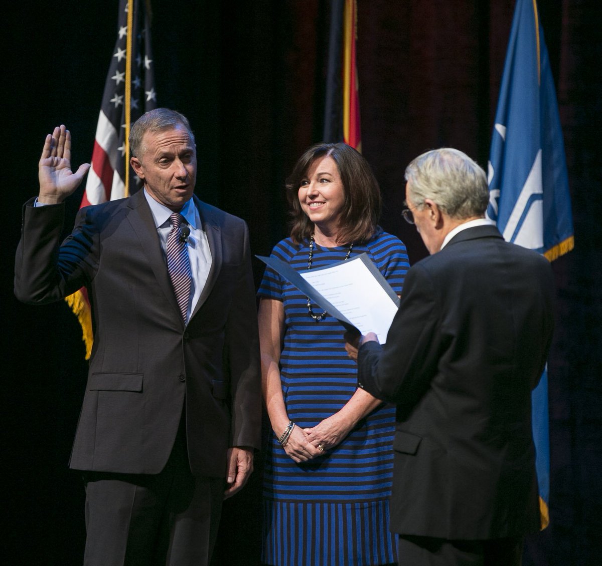 EXCLUSIVE: #Mesa Mayor John Giles to announce re-election bid today: azc.cc/1QvA7md Would be 1st 4-yr term.