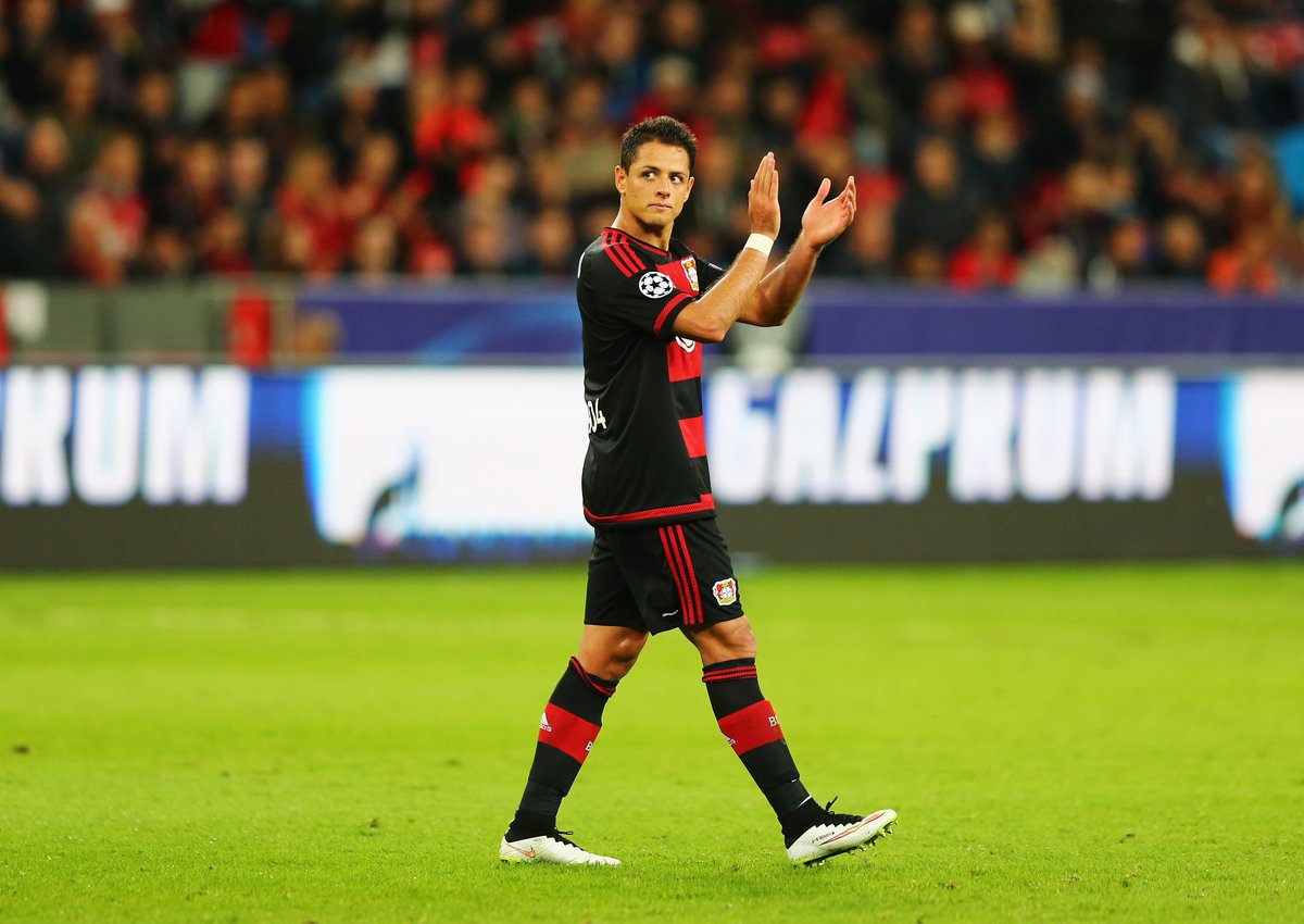 viveesmeralda's tweet photo. El Chicharito hoy si trae los zapatos al derecho y empata al Barcelona #Chicharito https://t.co/aCV5dgZqQI https://t.co/qSkQvo9uxC
