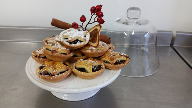 Wildberry_cakes's tweet image. Our Mince Pies will be @urrubandon #supportllocal or order directly from the Bakery
