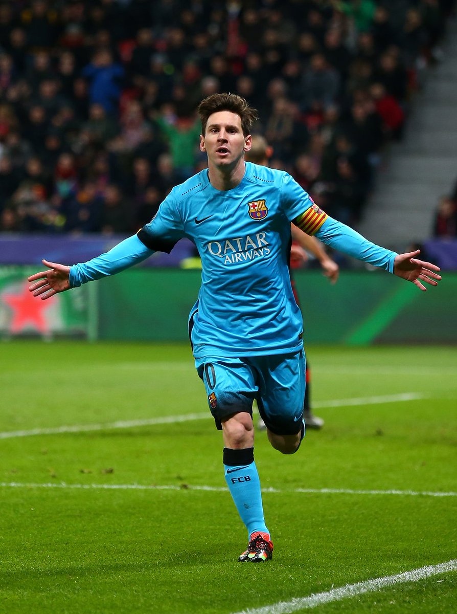 роналдиньо золотой мяч. месси золотой мяч 2010. дэвид бекхэм в сборной англии. хаверц футболист в челси с короткой стрижкой. денис черышев валенсия.