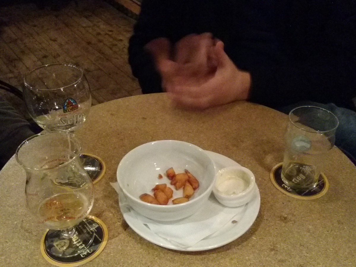 bravescience's tweet image. Digital biology and beers, nothing better #digibio