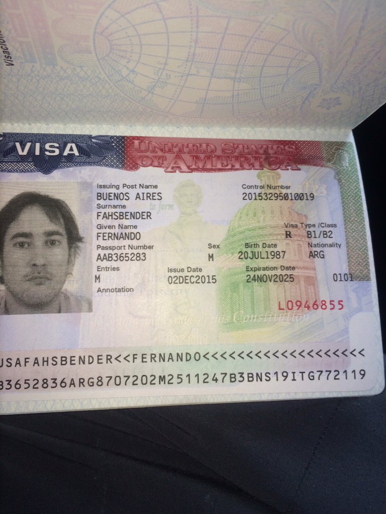 totono_19's tweet photo. Yo soy Pablo Emilio Escobar Gaviria, y si no me da la visa,le mató a la abuelita, la desentierro y la vuelvo a matar https://t.co/wi9KhmtezG