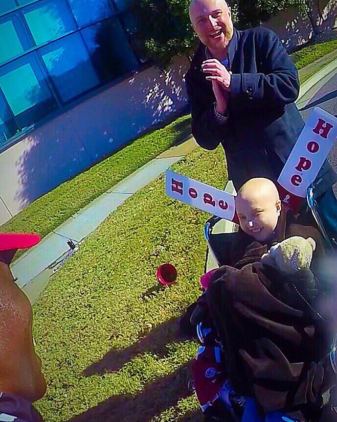 Jammyjam79's tweet photo. It was so awesome seeing this beautiful little girl during the @StJude marathon!!! Her beautiful smile made me melt https://t.co/OD45gbO4hz