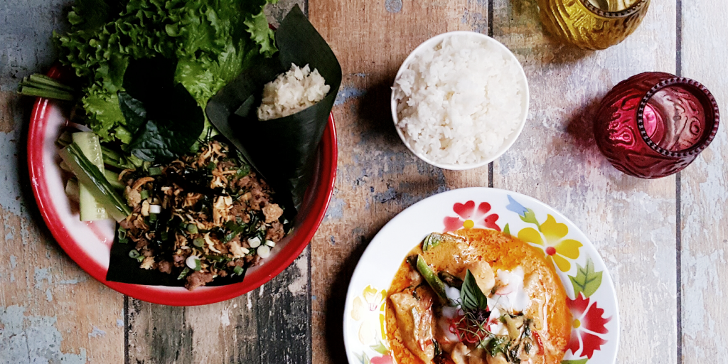 UberEats's tweet photo. We're launching a delicious new #UberEATS app in Toronto today! Click here to download: https://t.co/wcDdpghREm https://t.co/sb85CVX3Lm