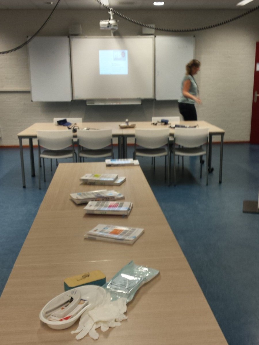 DinekevdVen's tweet photo. Alles op orde voor de open avond @MBOUtrecht #UZA. KOM MAAR LANGS, JULLIE ZIJN WELKOM. https://t.co/8lQOCB2ne3