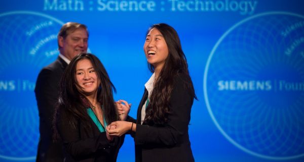 CSHL's tweet photo. Oil spill cleanup device that actually produces energy earns HS seniors $100G prize https://t.co/es9kmpOabP #GoLIsci https://t.co/iRDAcIbVko