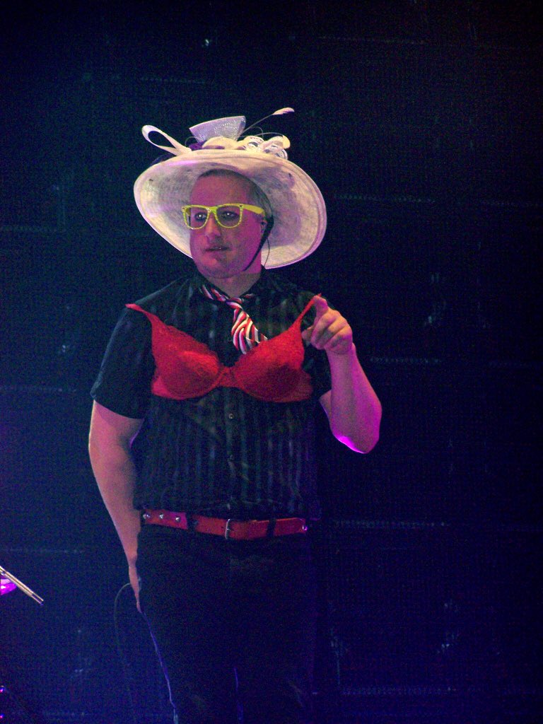 HAPPY BIRTHDAY TO THAT CRAZY GUY IN THE BRA AKA TRE COOL THEY CRAZIEST BEST DRUMMER OF ALL TIME 