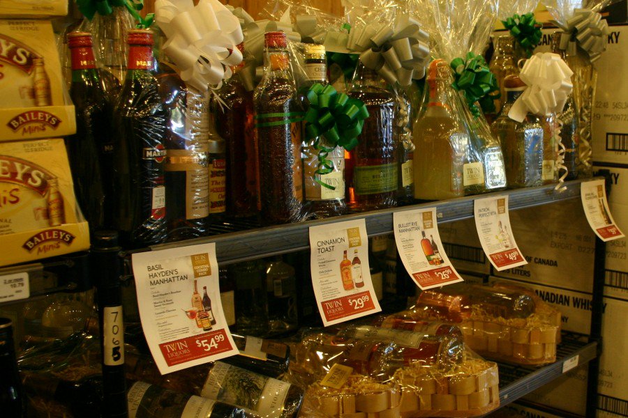MarjorieVesper's tweet photo. Spread cheer this #Christmas ! Or at least drink better with @TwinLiquors &amp; @laketravislife. https://t.co/Kzr1fpJh5y https://t.co/gtXN6pVphk